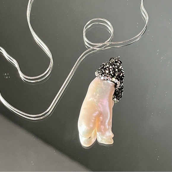 Pearl Necklace - Picture 4 of 6